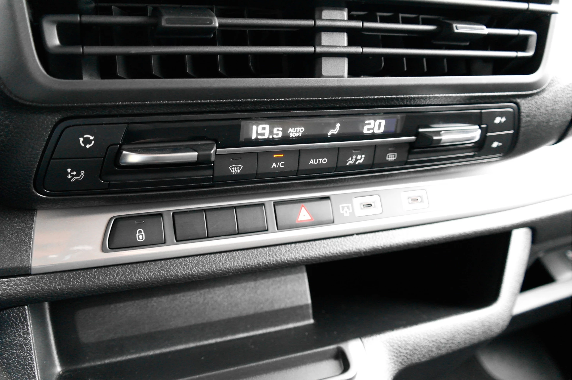 Hoofdafbeelding Peugeot e-Expert