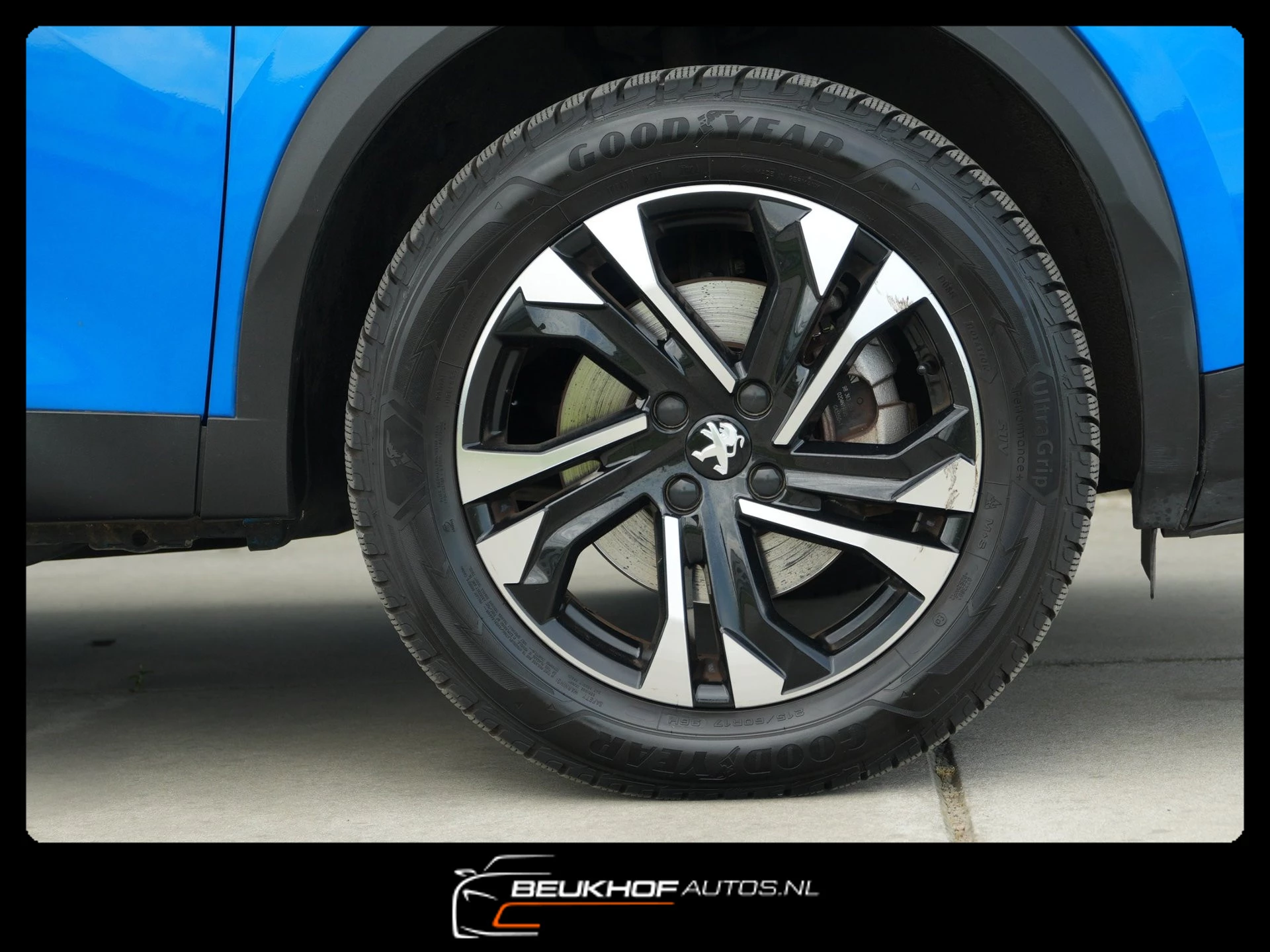 Hoofdafbeelding Peugeot e-2008
