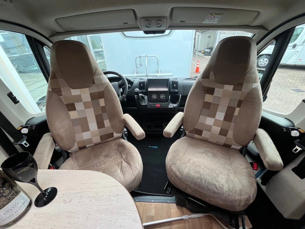 Hoofdafbeelding Pössl Globecar 640 Enkele Bedden Zonnepaneel