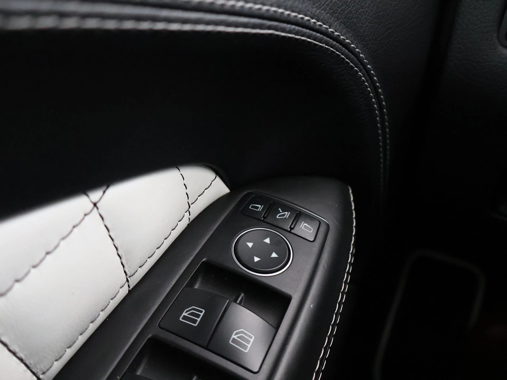 Hoofdafbeelding Mercedes-Benz M-Klasse