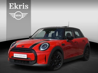 MINI 5-deurs Cooper C Classic Uitvoering | Comfort Plus Pakket | Driving Assistant Plus Pakket | Glazen panoramadak | Piano Black Exterior pack