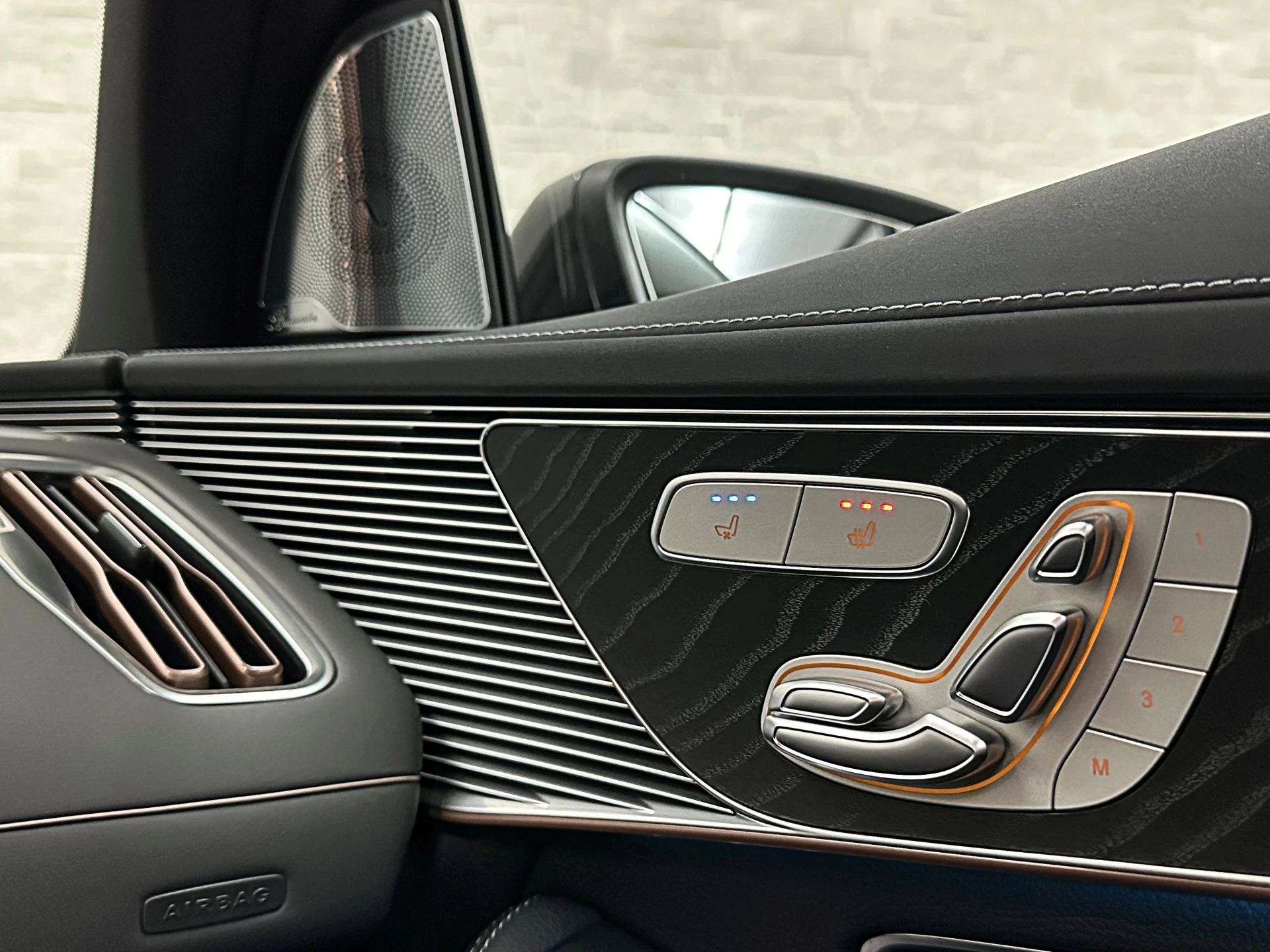 Hoofdafbeelding Mercedes-Benz EQC