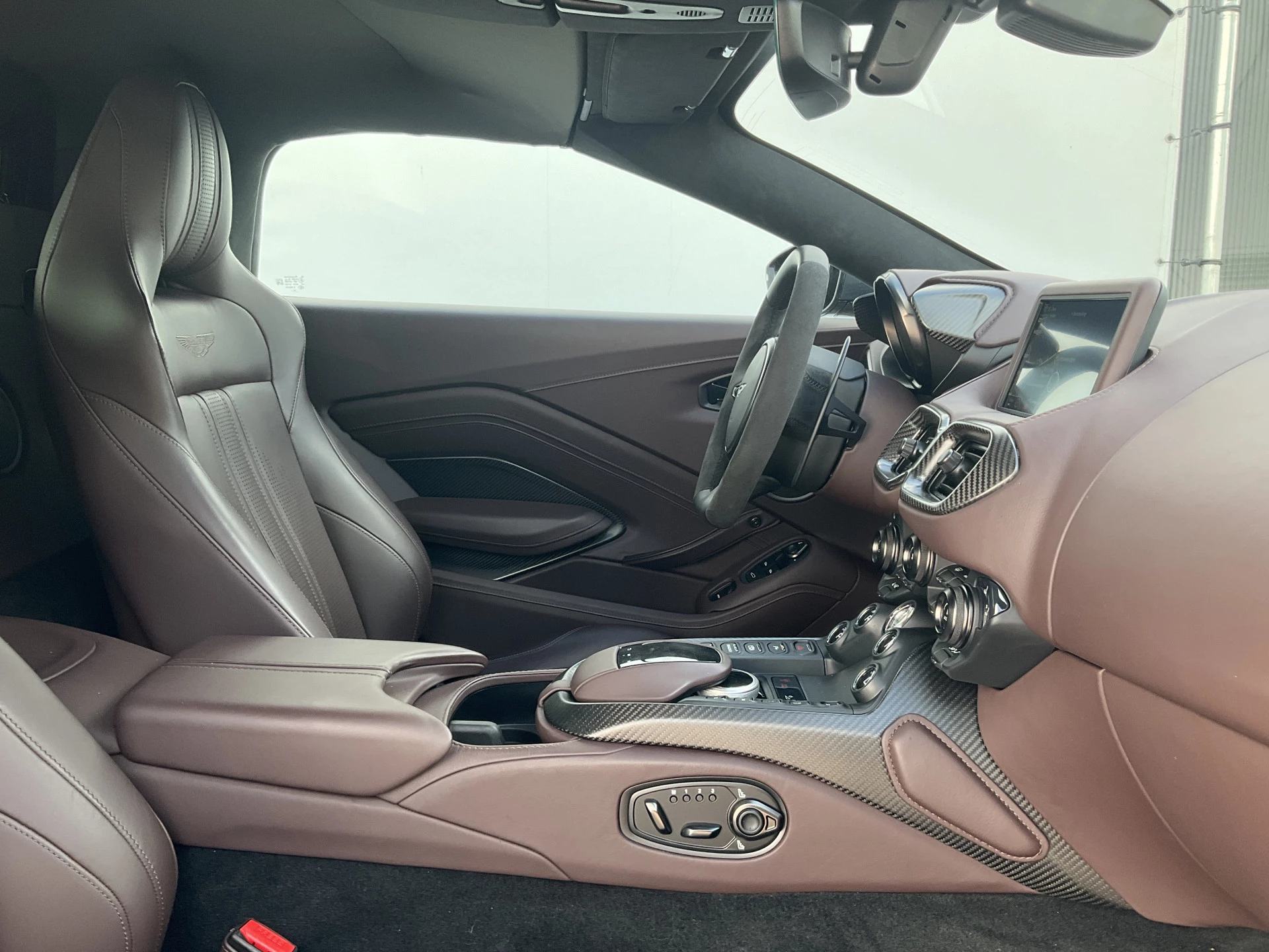 Hoofdafbeelding Aston Martin V8 Vantage