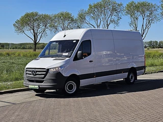 Hoofdafbeelding Mercedes-Benz Sprinter Mercedes-Benz Sprinter 317 L3H2 3.5T Trekhaak Mbux Camera 170Pk Euro6 Airco! L3H2 3.5T-AHG Mbux Camera 170Pk Euro6 Airco!