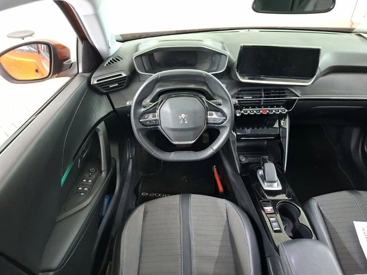 Hoofdafbeelding Peugeot e-2008