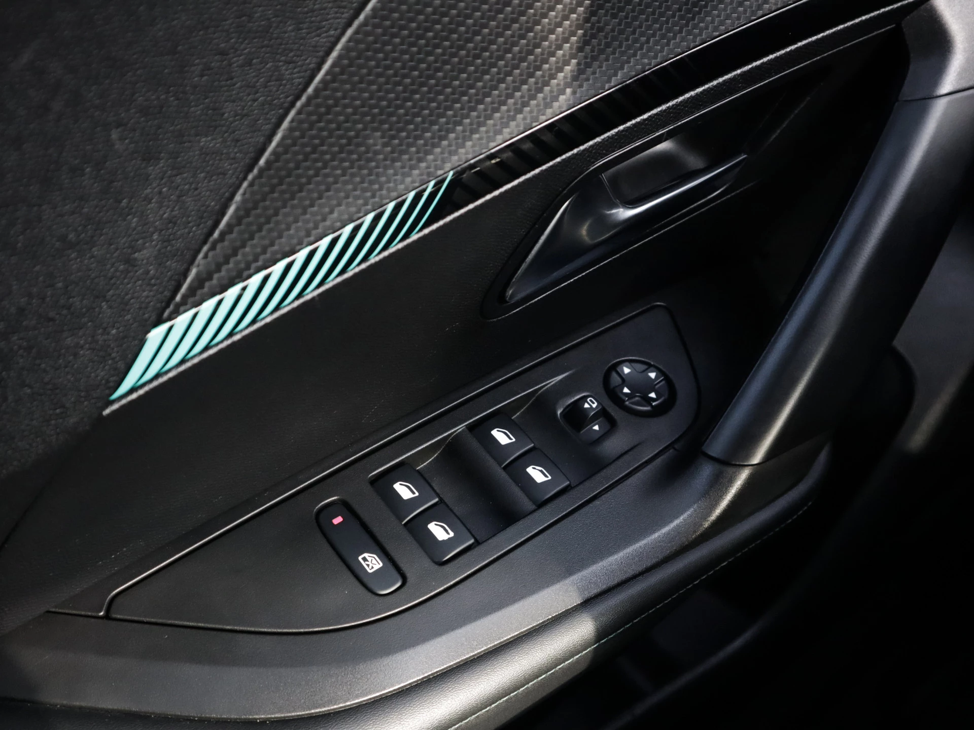 Hoofdafbeelding Peugeot e-2008