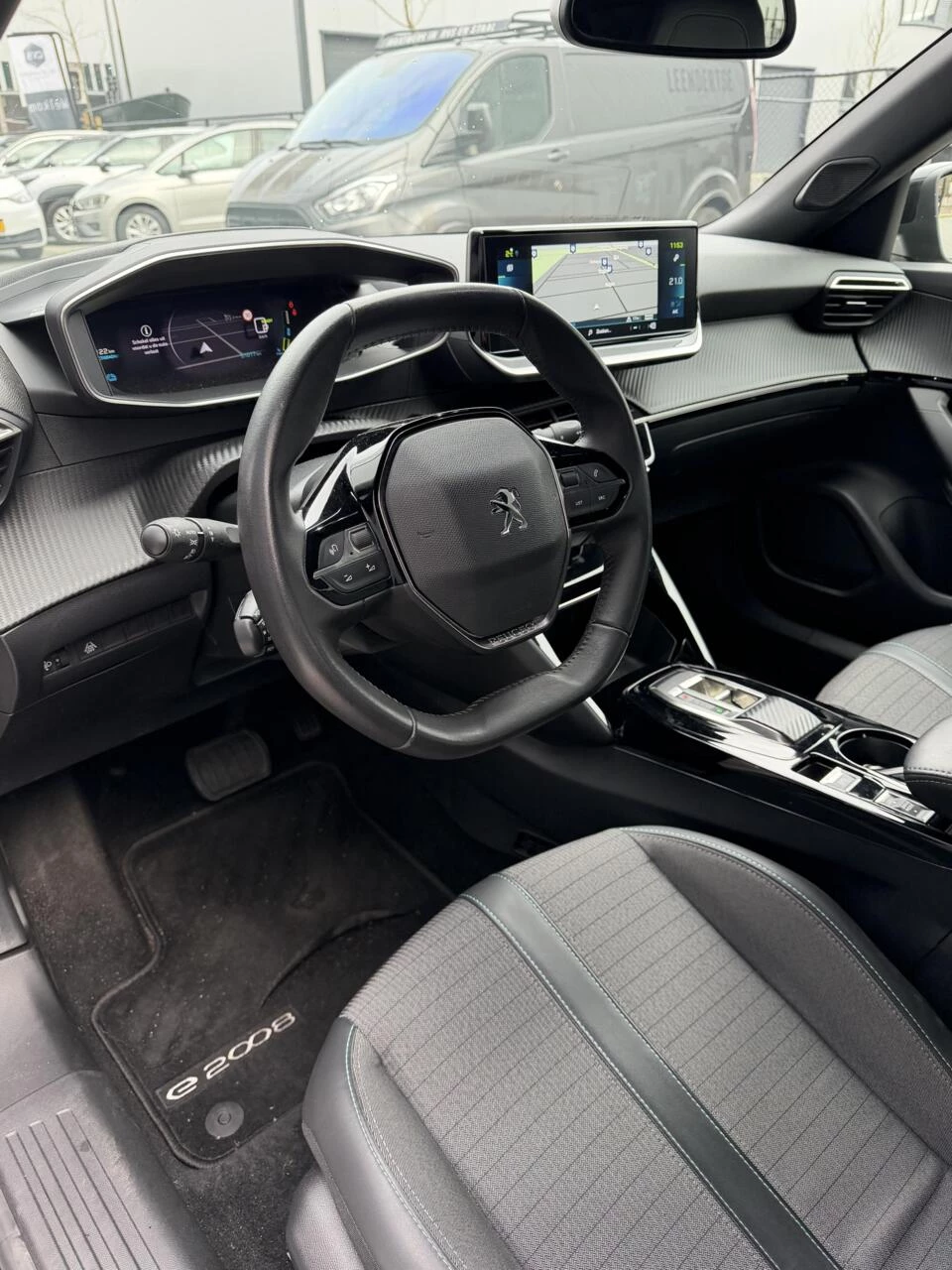 Hoofdafbeelding Peugeot e-2008