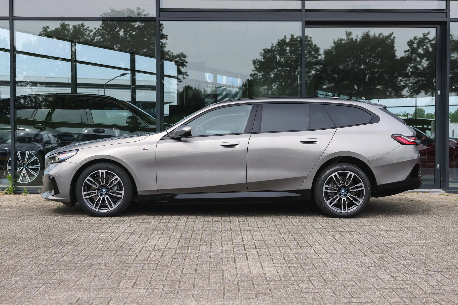 Hoofdafbeelding BMW i5