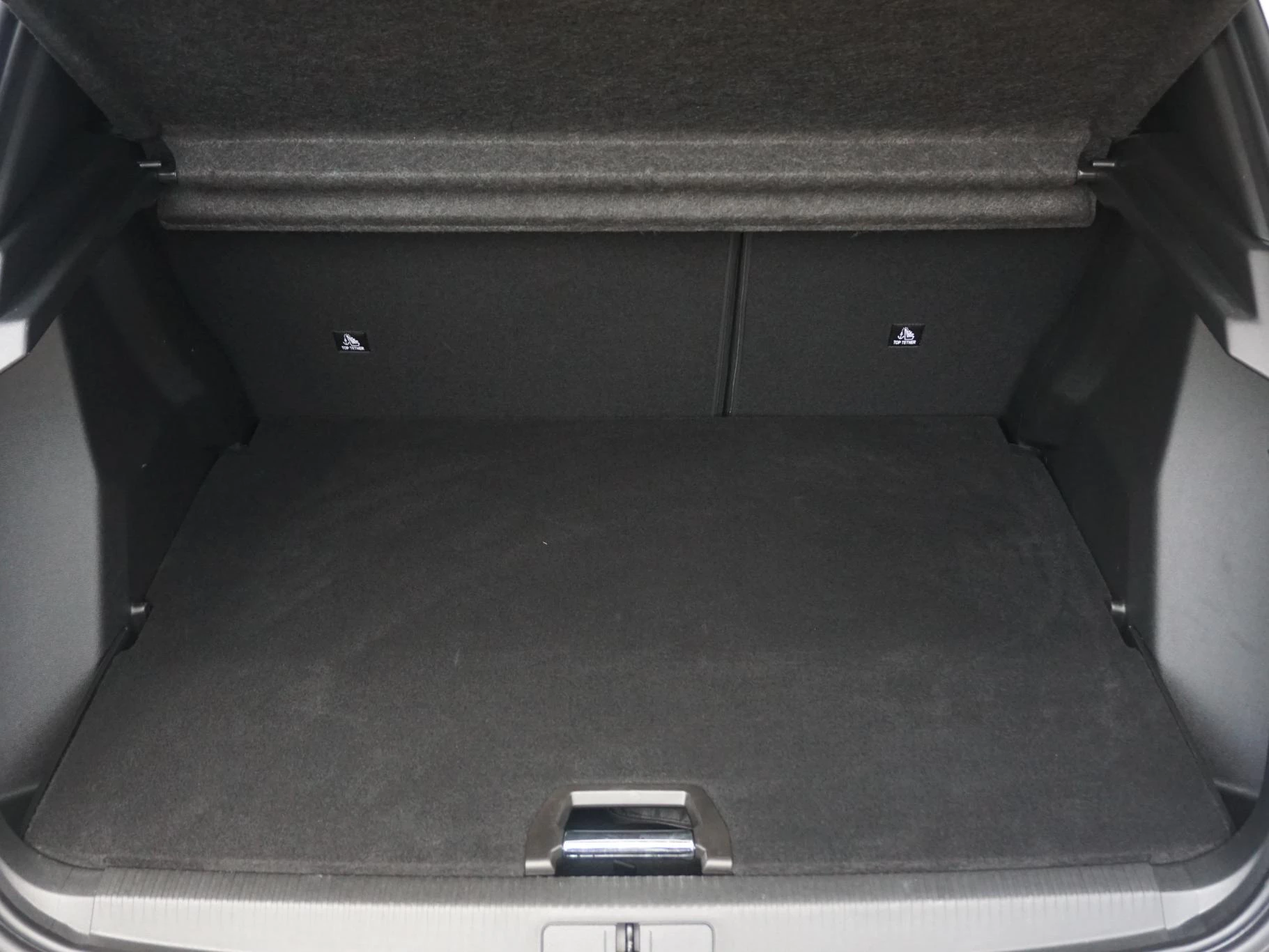 Hoofdafbeelding Peugeot e-2008
