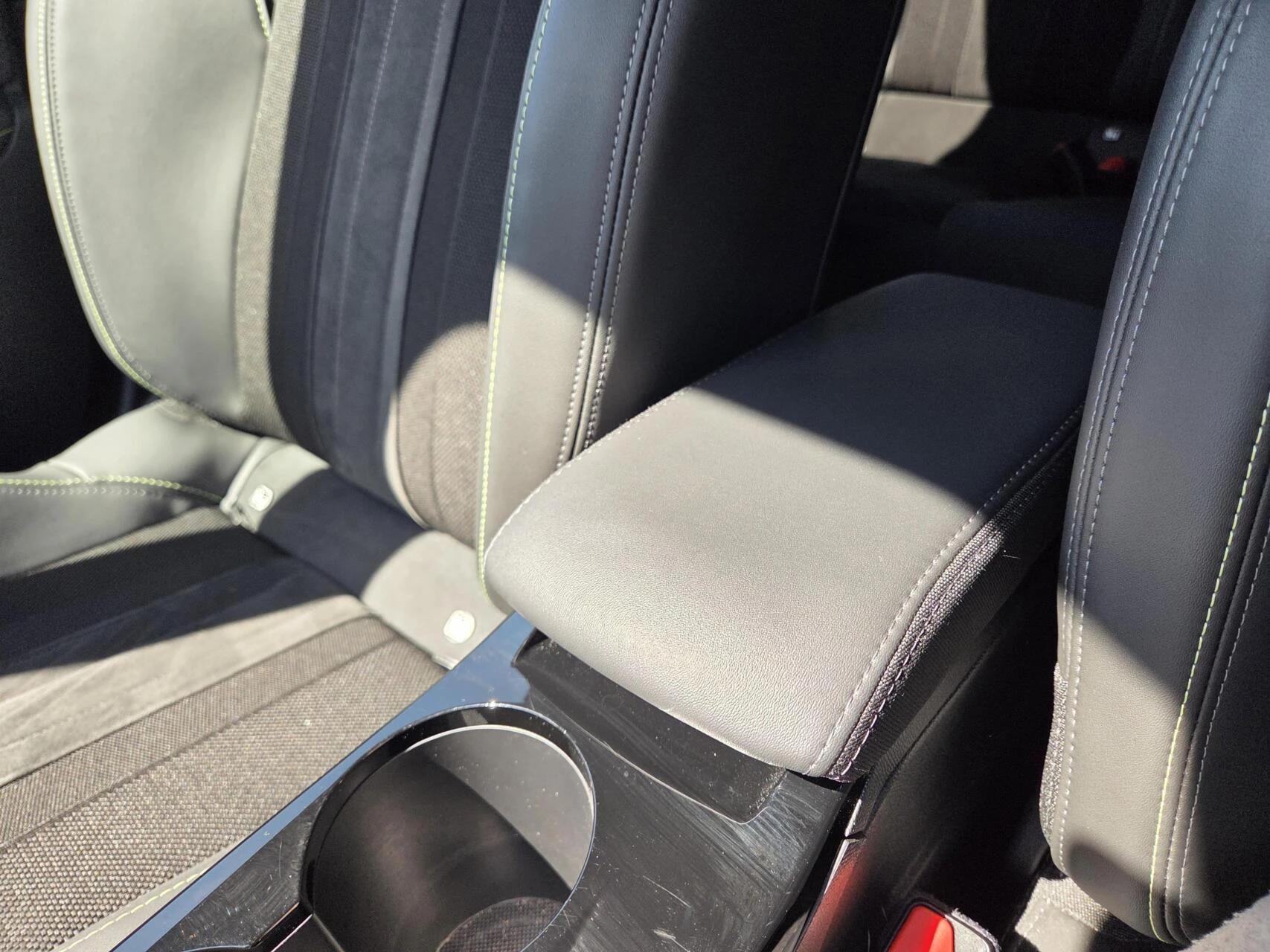 Hoofdafbeelding Peugeot e-2008