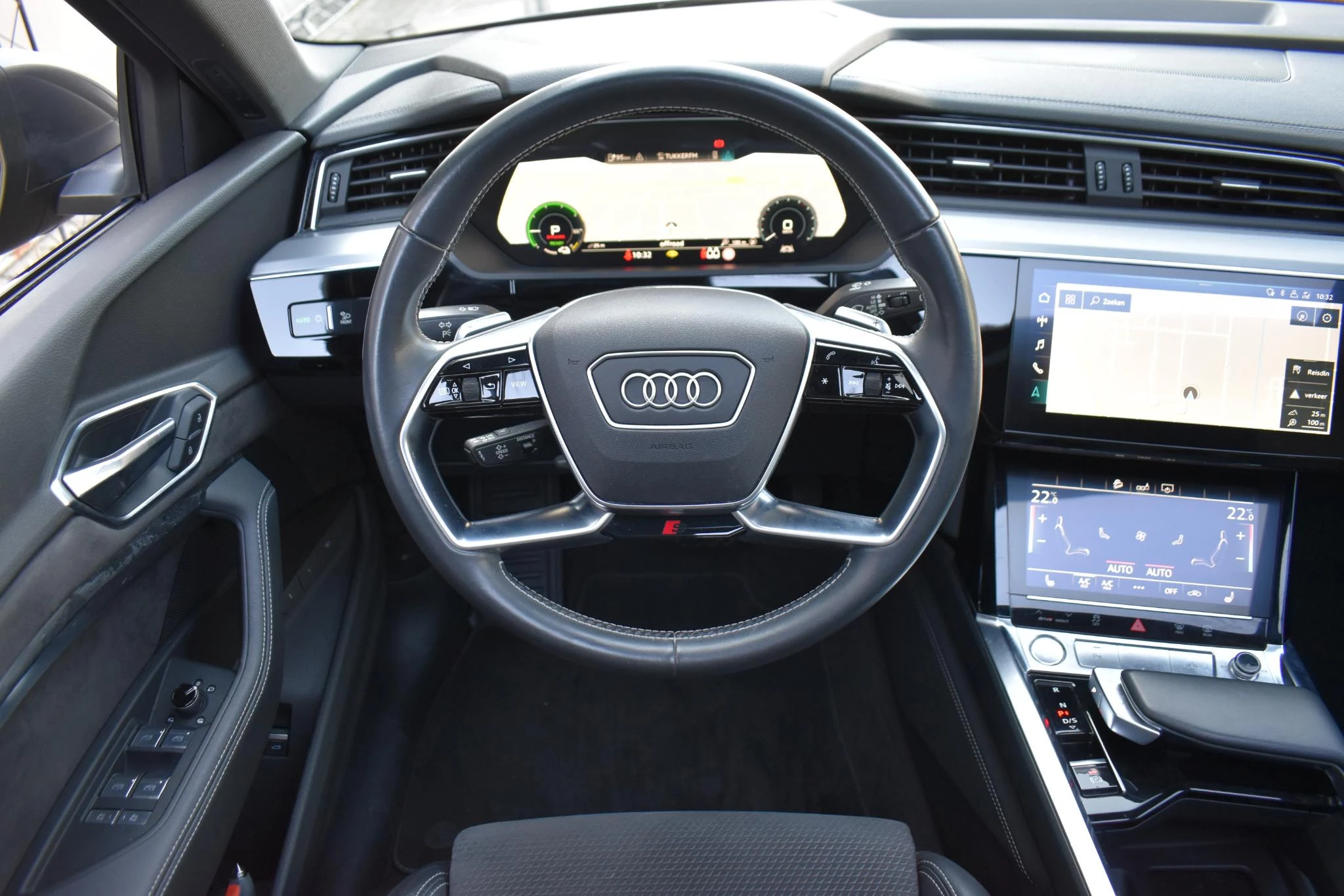 Hoofdafbeelding Audi e-tron