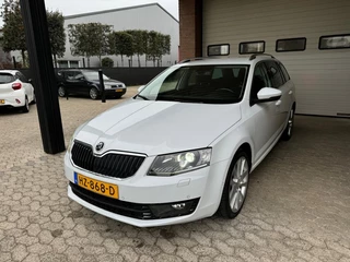 Škoda Octavia Combi 1.2 TSI xenon camera keyless stoelverw.