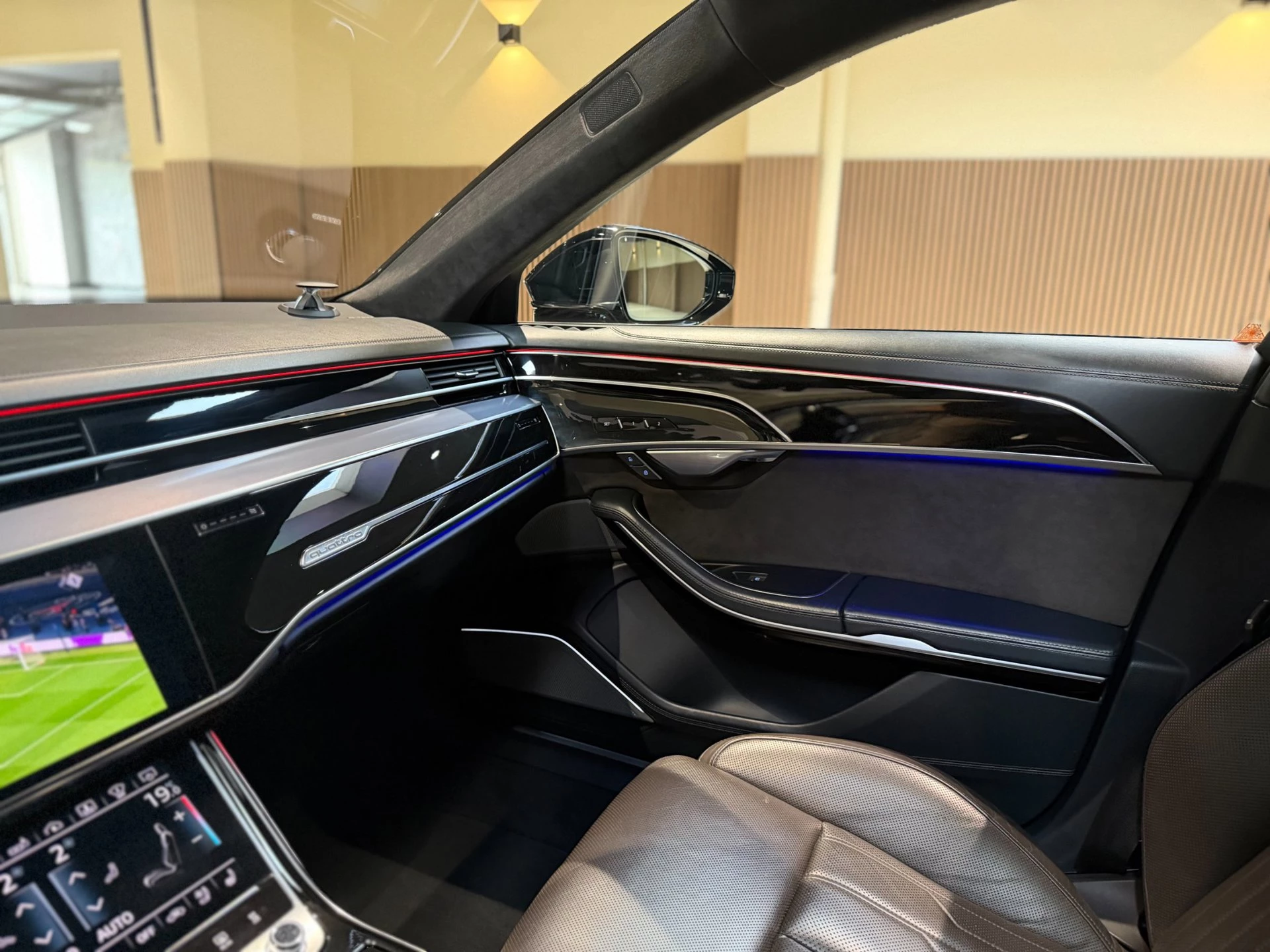 Hoofdafbeelding Audi A8