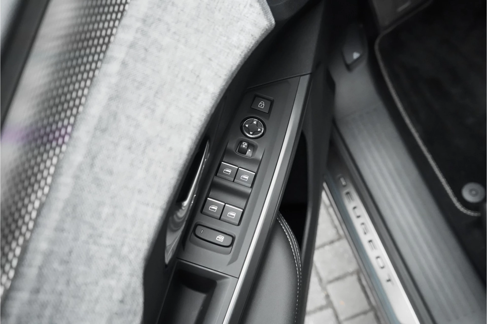 Hoofdafbeelding Peugeot e-3008