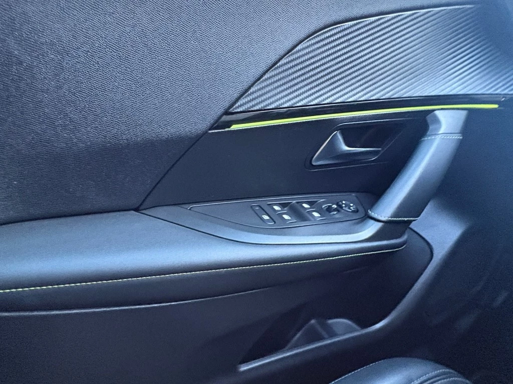 Hoofdafbeelding Peugeot e-2008