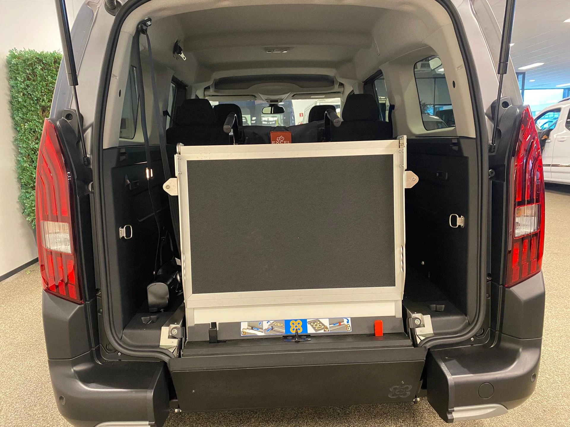 Hoofdafbeelding Peugeot e-Rifter