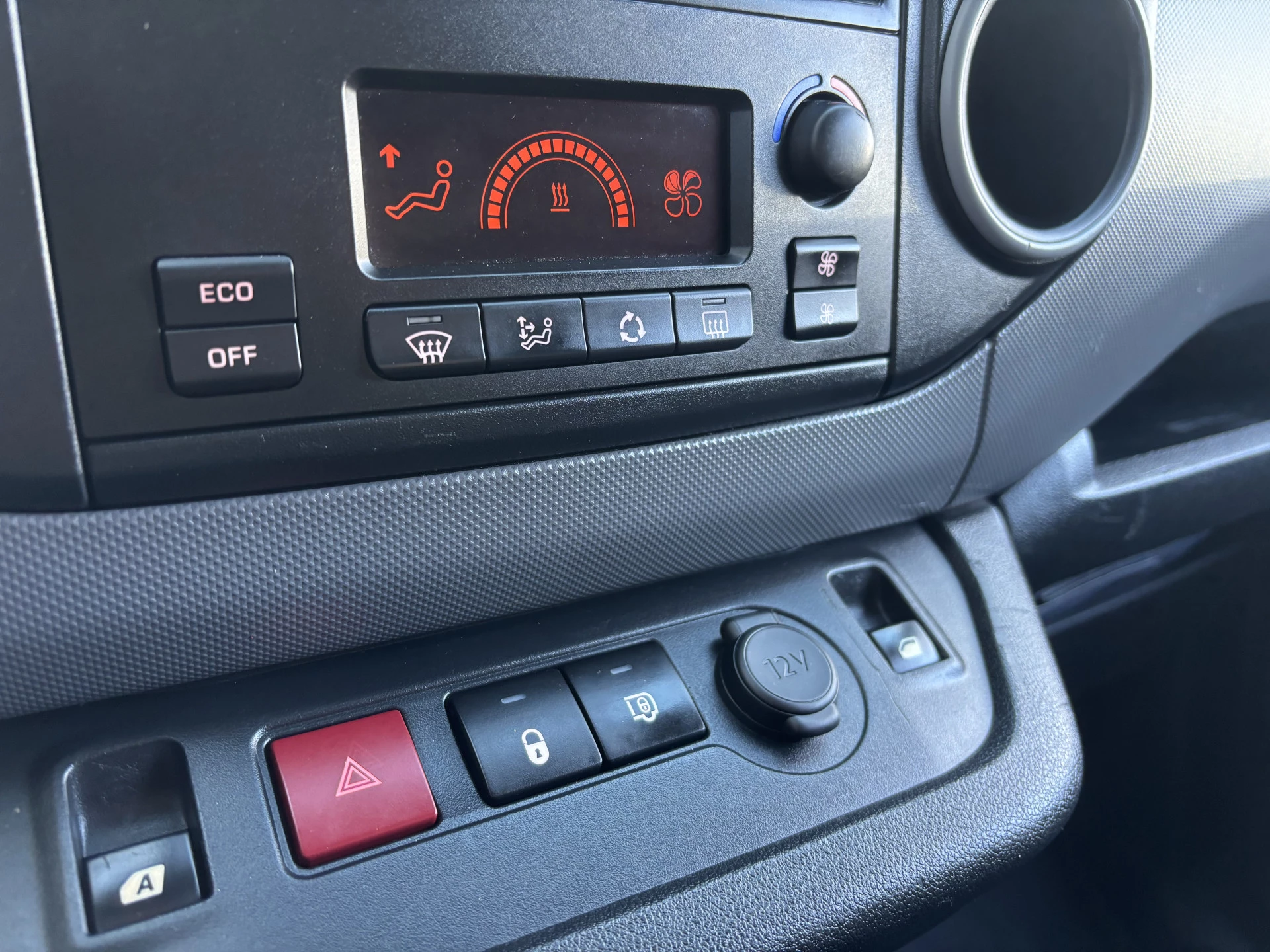 Hoofdafbeelding Peugeot e-Partner