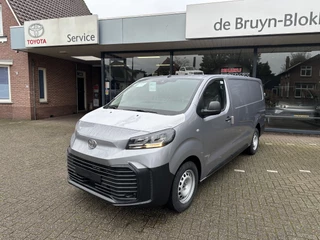Hoofdafbeelding Toyota ProAce Toyota ProAce 2.0 D-4D Challenger eind december 2024 en dus bpm-vrij / 3-persoons / luxe / lange uitvoering