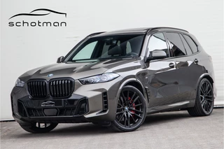 Hoofdafbeelding BMW X5 BMW X5 xDrive50e M-Sport Manhattan Grey, Pano, Innovation, Harman-Kardon, Head-up 2026