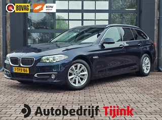 Hoofdafbeelding BMW 5 Serie BMW 5 Serie Touring 520i Luxury Edition | Automaat | Trekhaak | Elek. stoelen | Navi | Stoelverwarming | PDC | Leder |