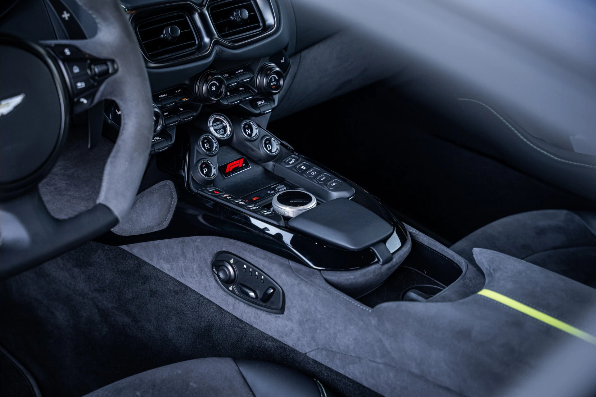 Hoofdafbeelding Aston Martin V8 Vantage