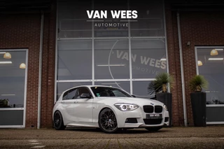 Hoofdafbeelding BMW 1 Serie BMW 1-serie 116i F20 Executive M-sport | M-pakket | Automaat | Alcantara | Xenon | 18 inch | Sportstoelen | Stoelverwarming | Navi | Bluetooth | Climate control | PDC