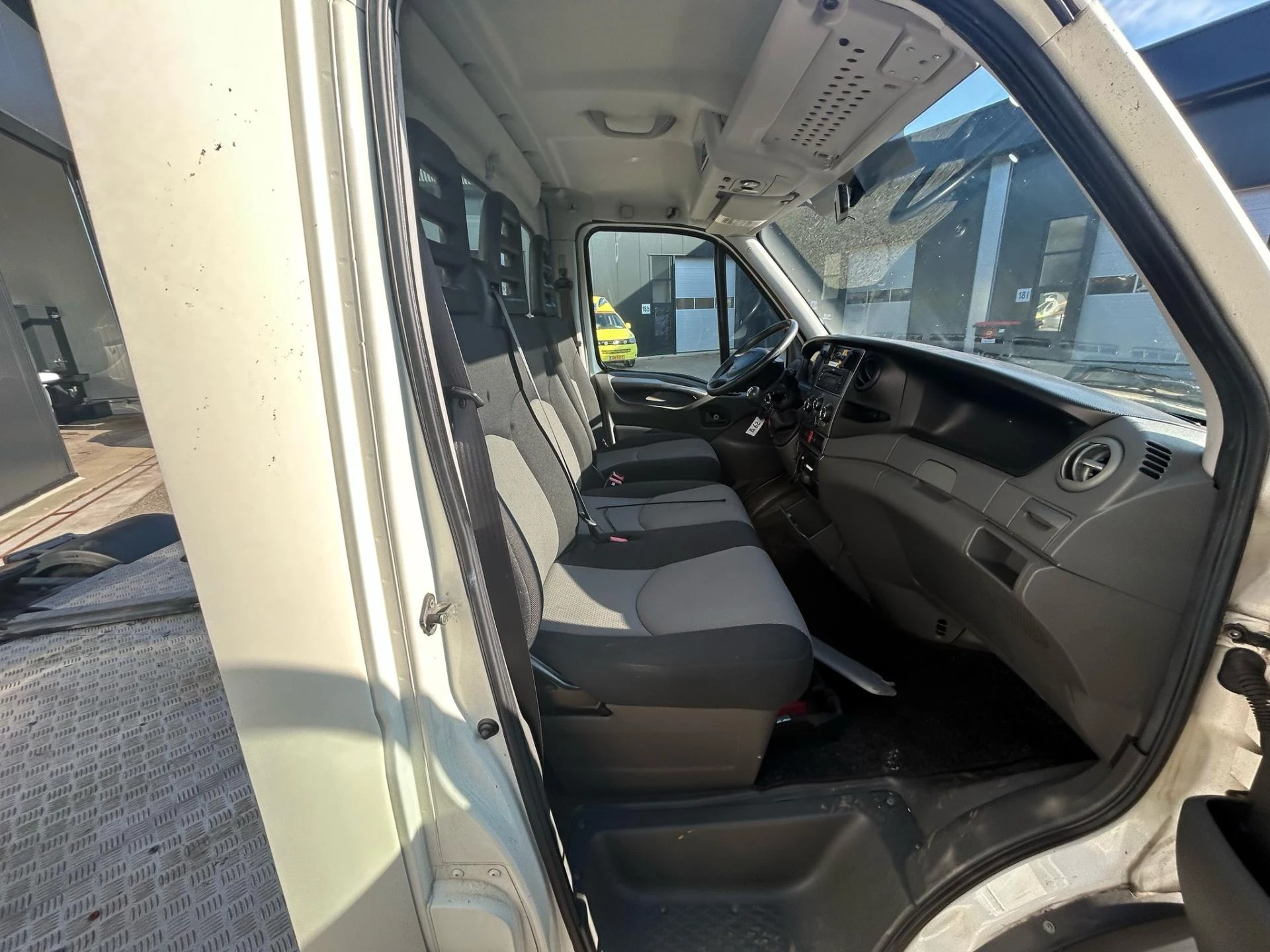 Hoofdafbeelding Iveco 50C21 3 pers airco 204 pk