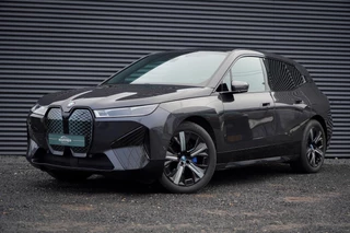BMW iX xDrive40 Excellence 77 kWh / M-Sportpakket / Pano / Trekhaak