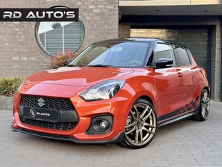 Hoofdafbeelding Suzuki Swift Suzuki Swift 1.4 Sport Smart Hybrid Carplay Camera PDC LED