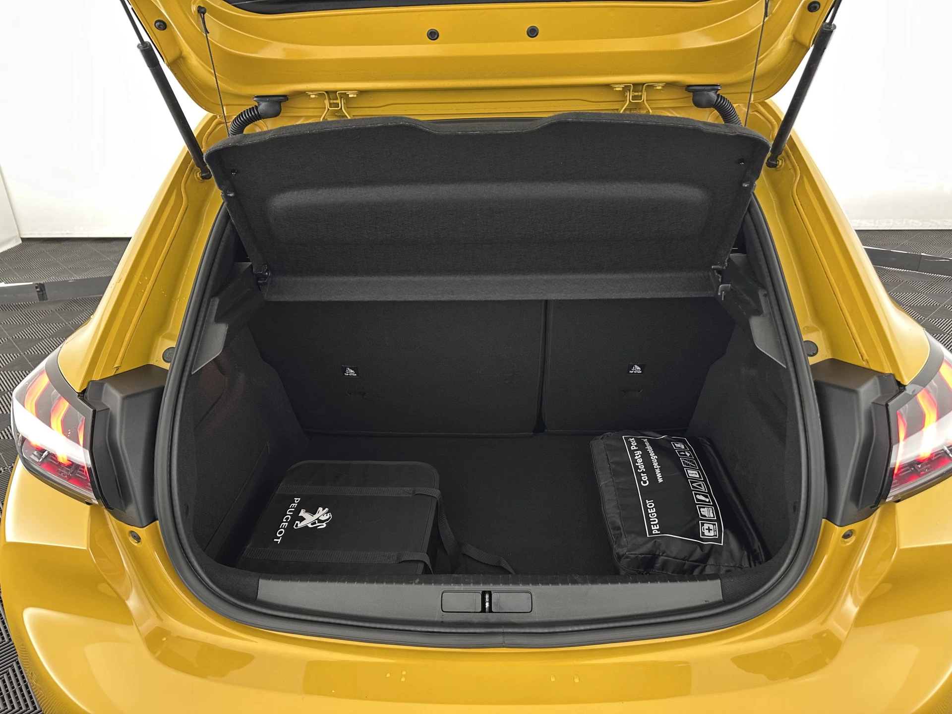 Hoofdafbeelding Peugeot e-208