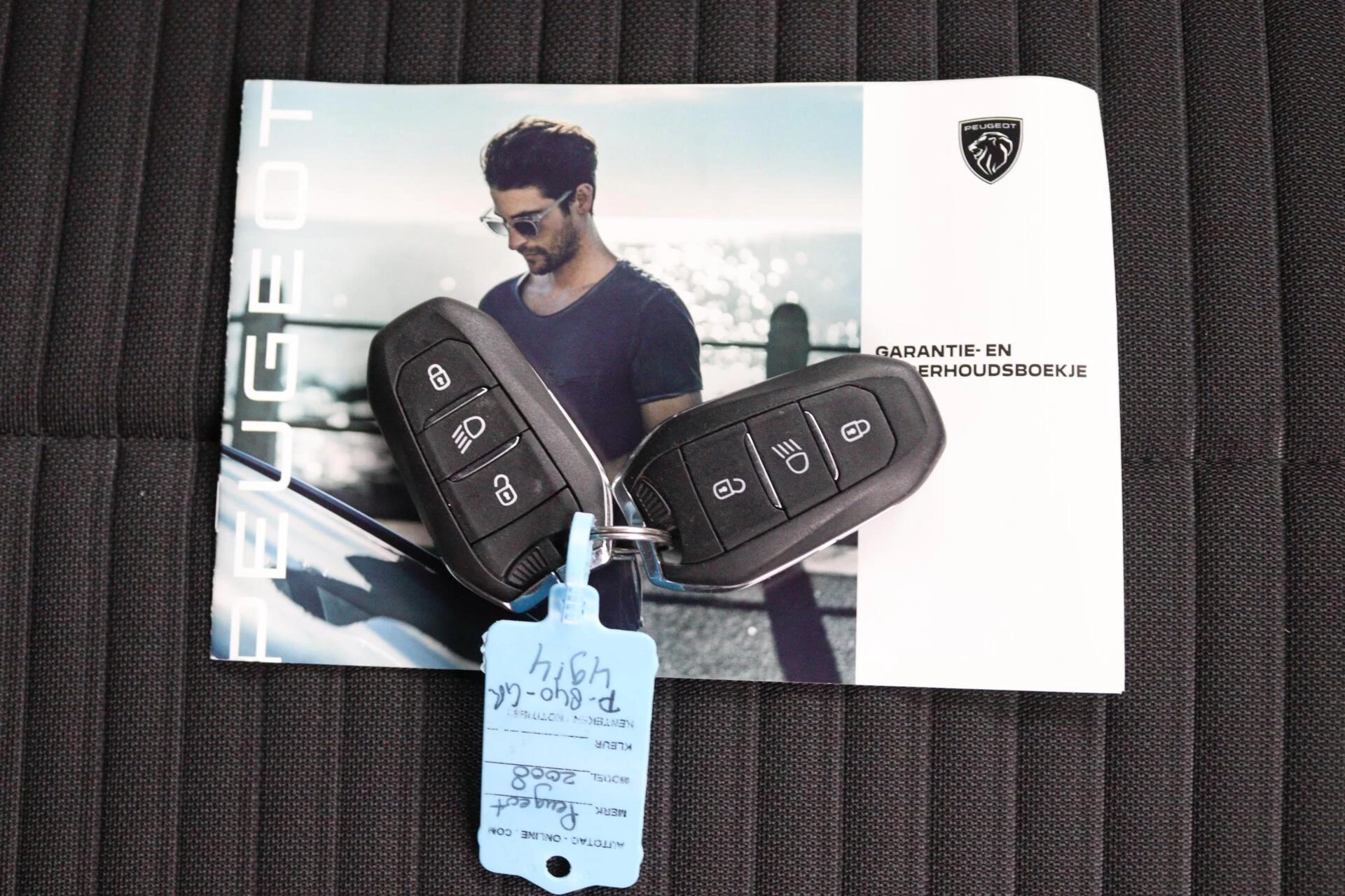 Hoofdafbeelding Peugeot e-2008