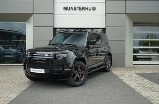 Hoofdafbeelding Land Rover Defender Land Rover Defender 110 P400e 110 XS Edition | Voorstoelen verwarmd / gekoeld | Elektrische trekhaak | Koelvak | Schuif/Kantel dak |