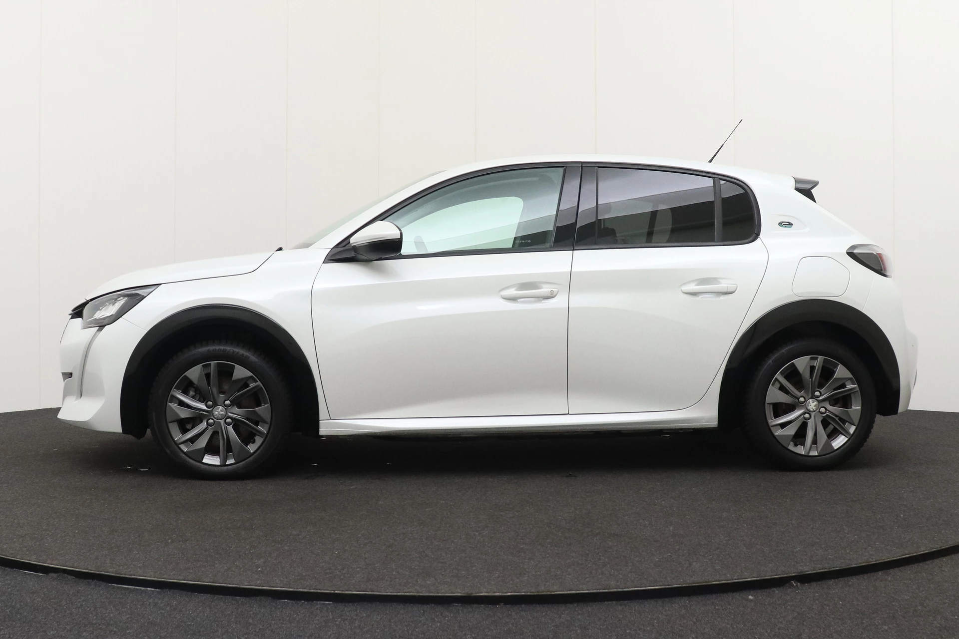Hoofdafbeelding Peugeot e-208