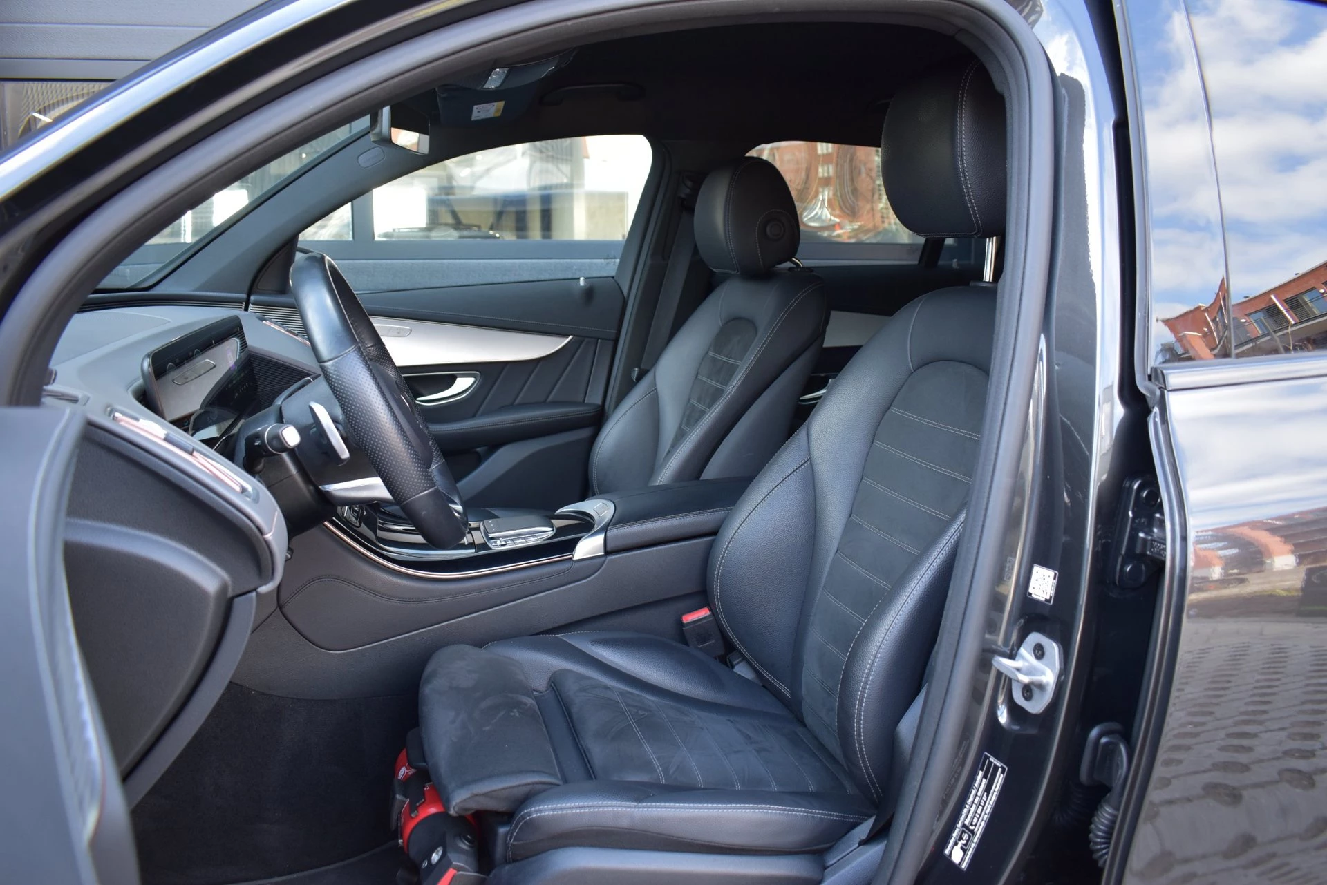 Hoofdafbeelding Mercedes-Benz EQC