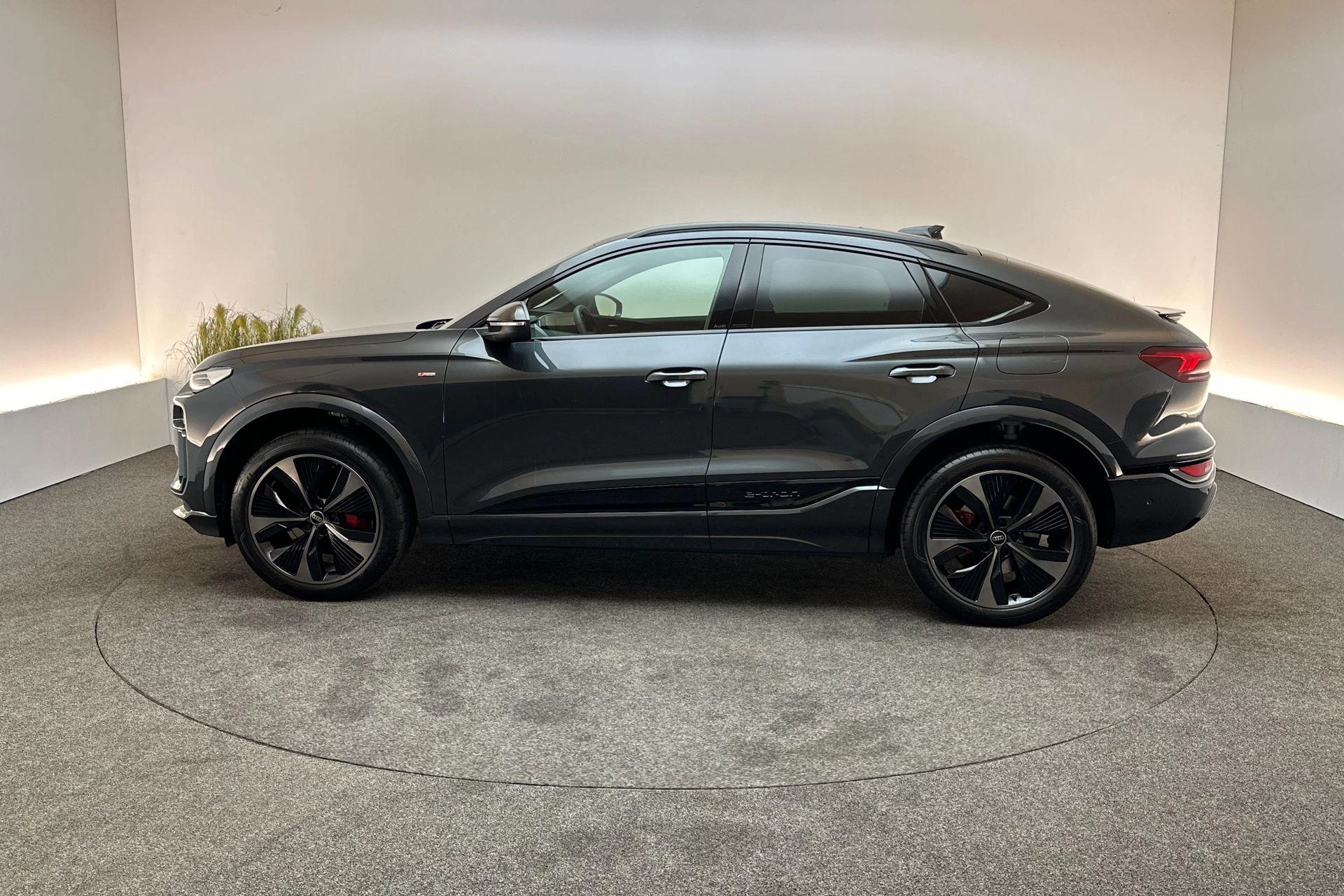Hoofdafbeelding Audi Q6 e-tron