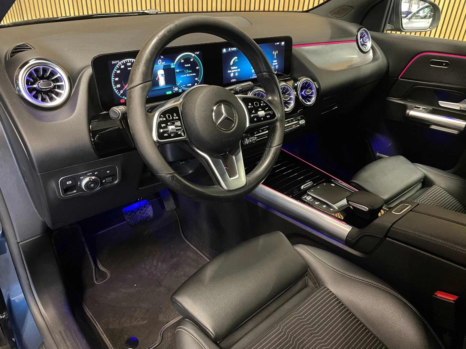 Hoofdafbeelding Mercedes-Benz EQA