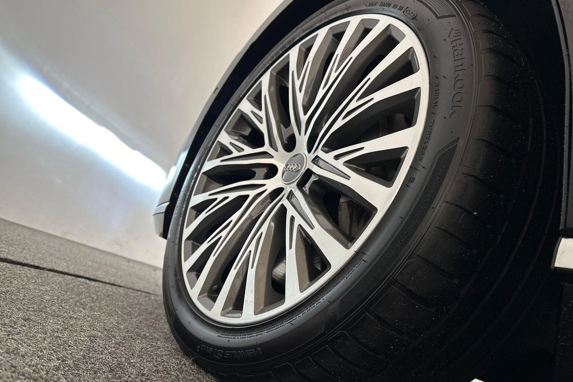 Hoofdafbeelding Audi A8