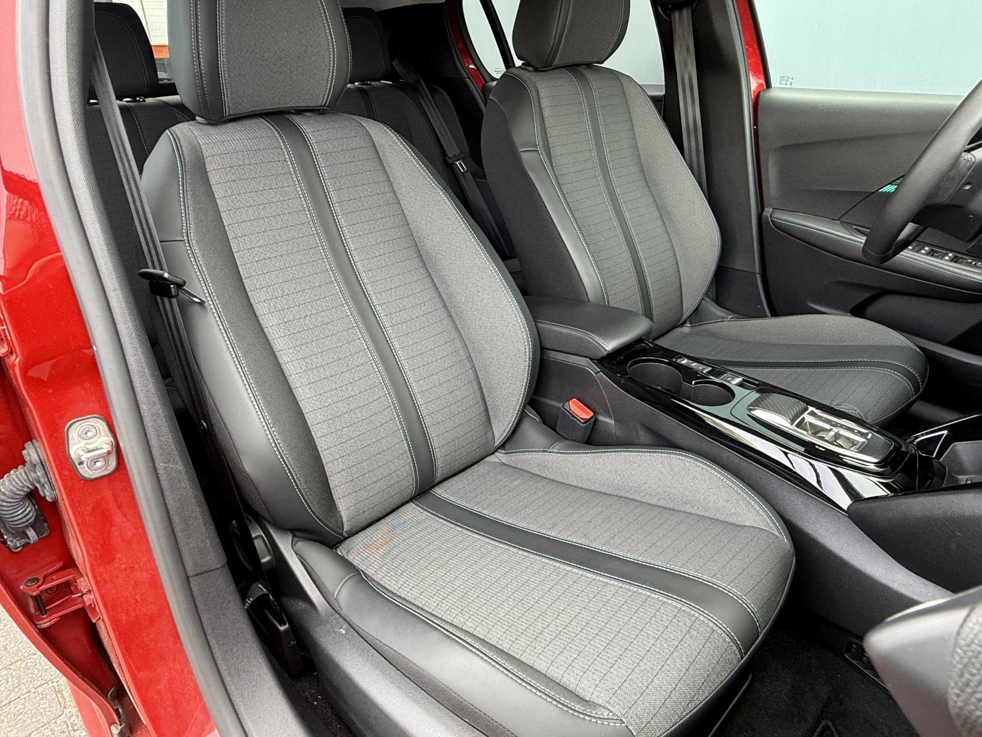 Hoofdafbeelding Peugeot e-208