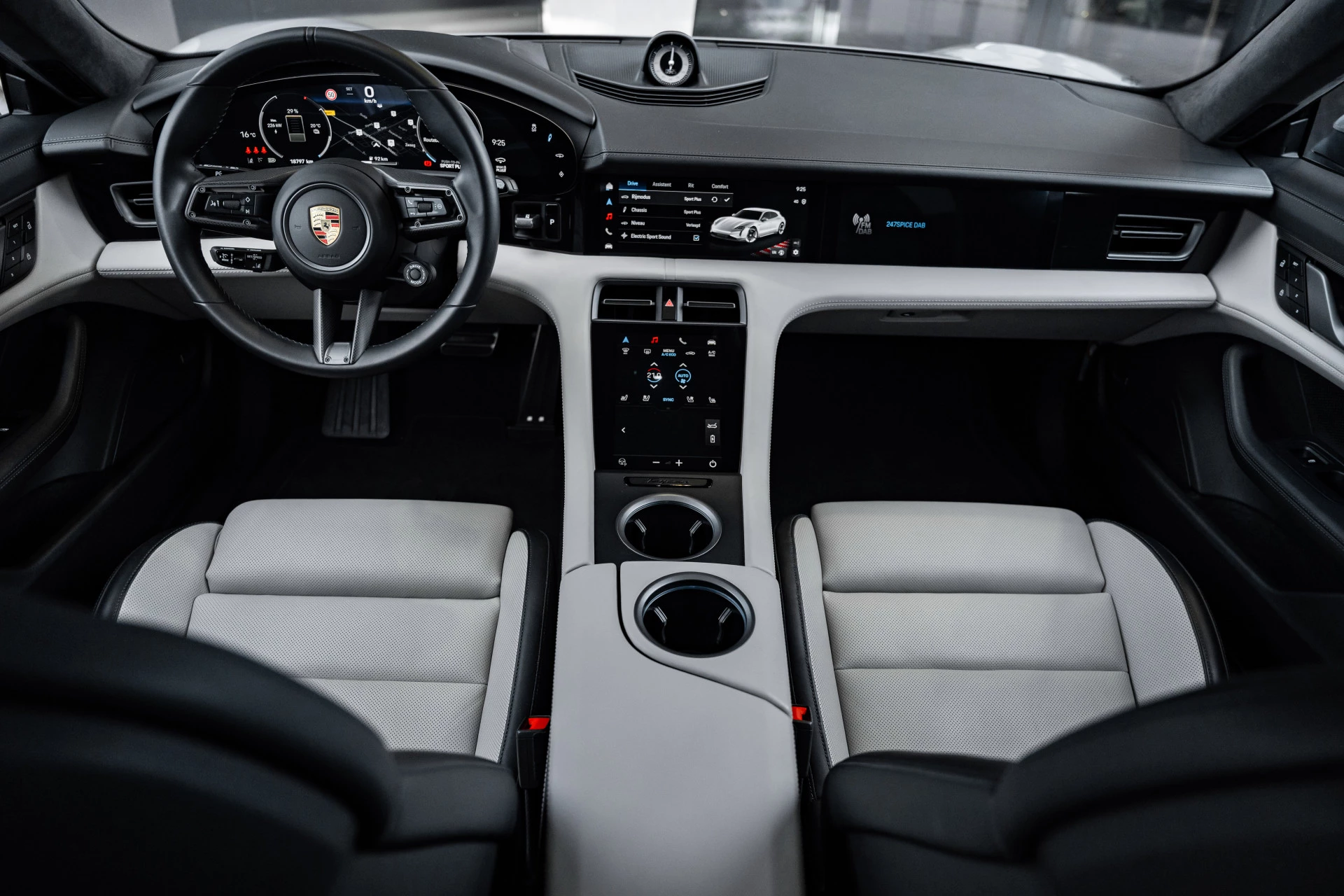Hoofdafbeelding Porsche Taycan