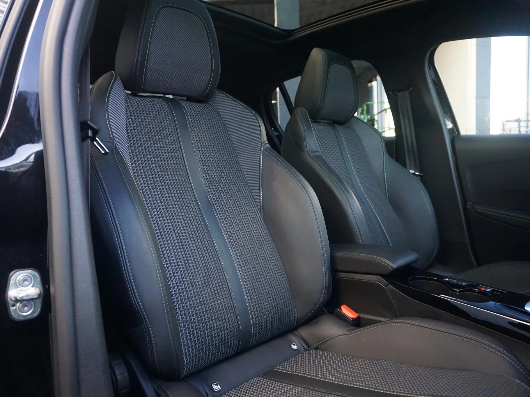 Hoofdafbeelding Peugeot e-208