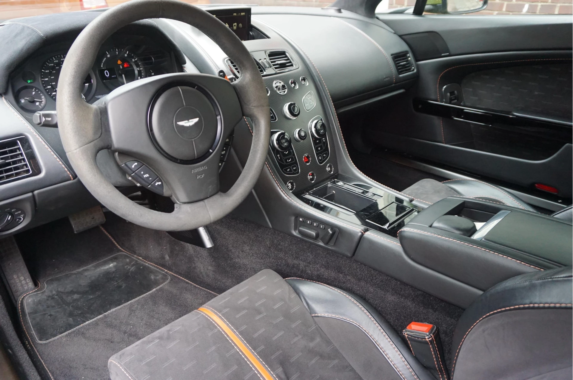 Hoofdafbeelding Aston Martin V8 Vantage