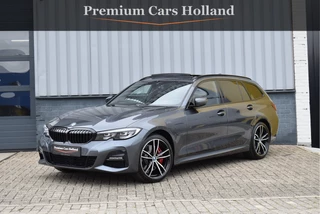 Hoofdafbeelding BMW 3 Serie BMW 3 Serie Touring 330e xDrive M-Sport 292 Pk Pano Navi Live Shadow Line Vol Leder 19 Inch