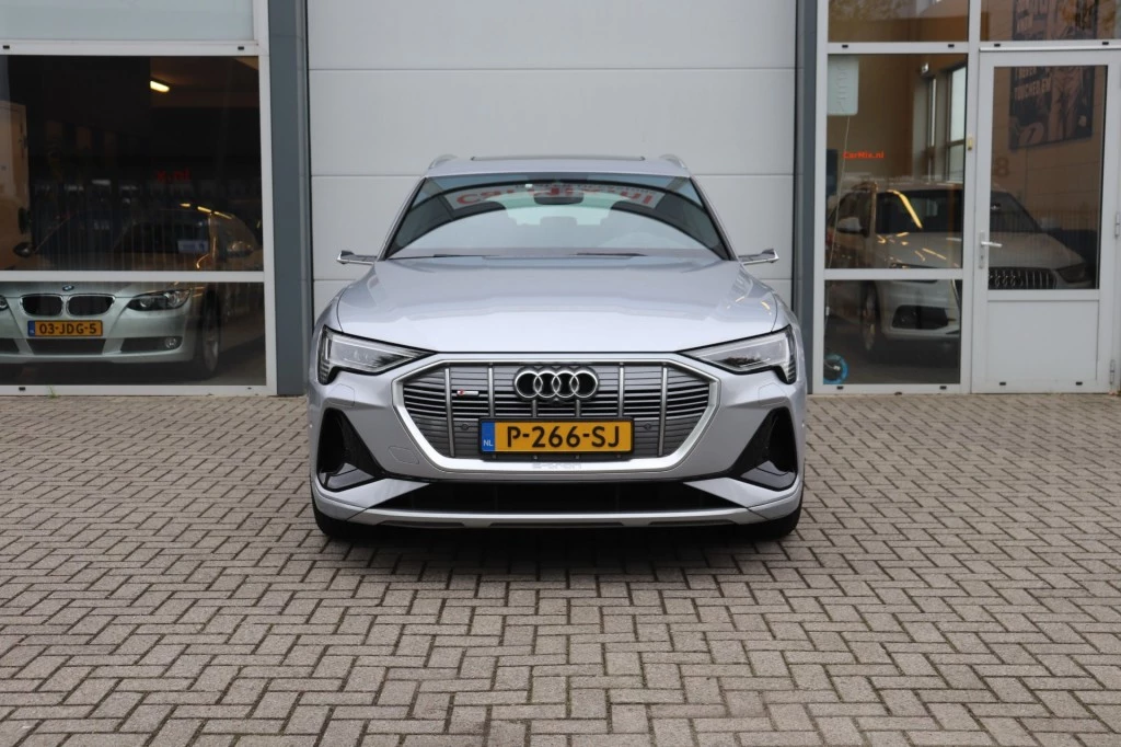 Hoofdafbeelding Audi e-tron