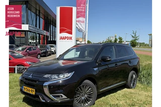 Mitsubishi Outlander BWJ 2020 2.4 135 PK PHEV S-Edition AUTOMAAT / APPLE CAPLAY / ANDROID AUTO / CLIMA / ADAPTIVE CRUISE / STOELVERW. / STUURVERW. / ELEKTRISCHE STOELEN / ELEKTRISCHE ACHTERKLEP / CAMERA / LEDER / PANORAMADAK / PDC / LMV