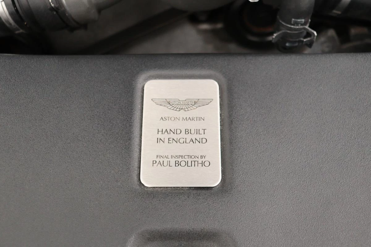 Hoofdafbeelding Aston Martin V12 Vantage