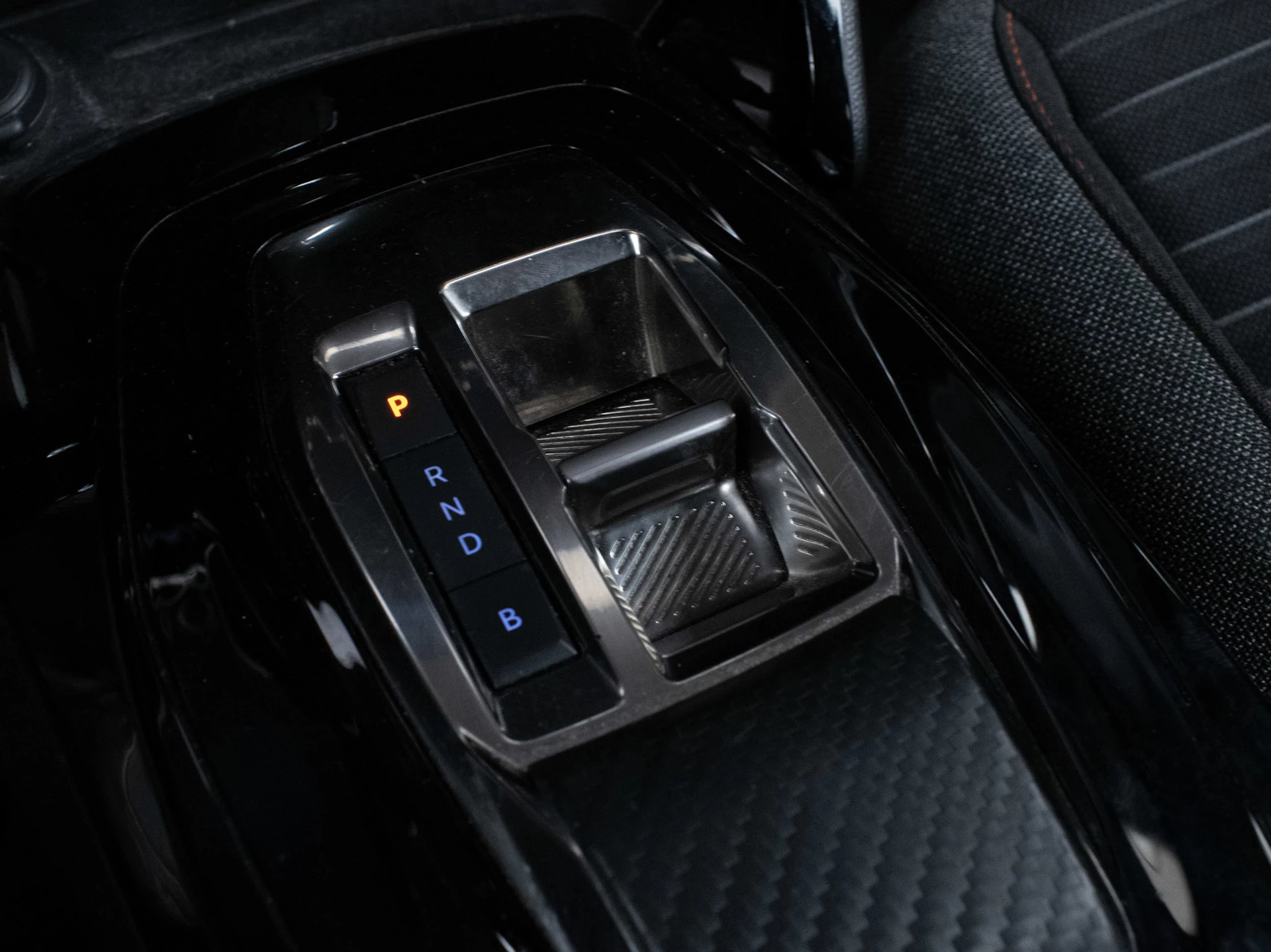 Hoofdafbeelding Peugeot e-2008