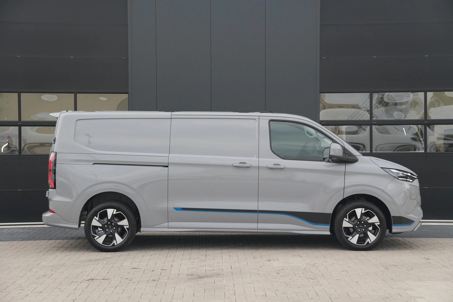Hoofdafbeelding Ford E-Transit Custom