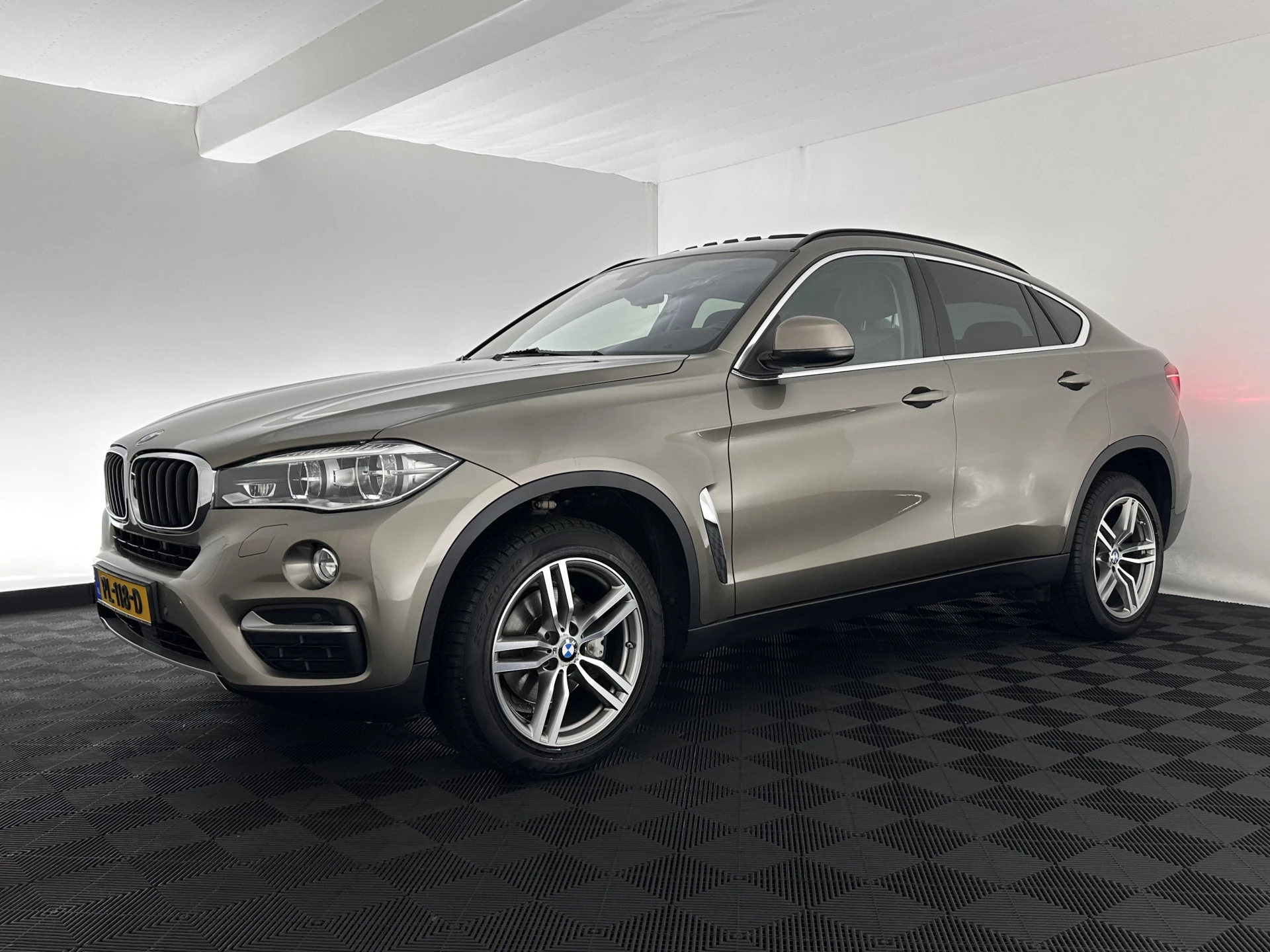 Hoofdafbeelding BMW X6