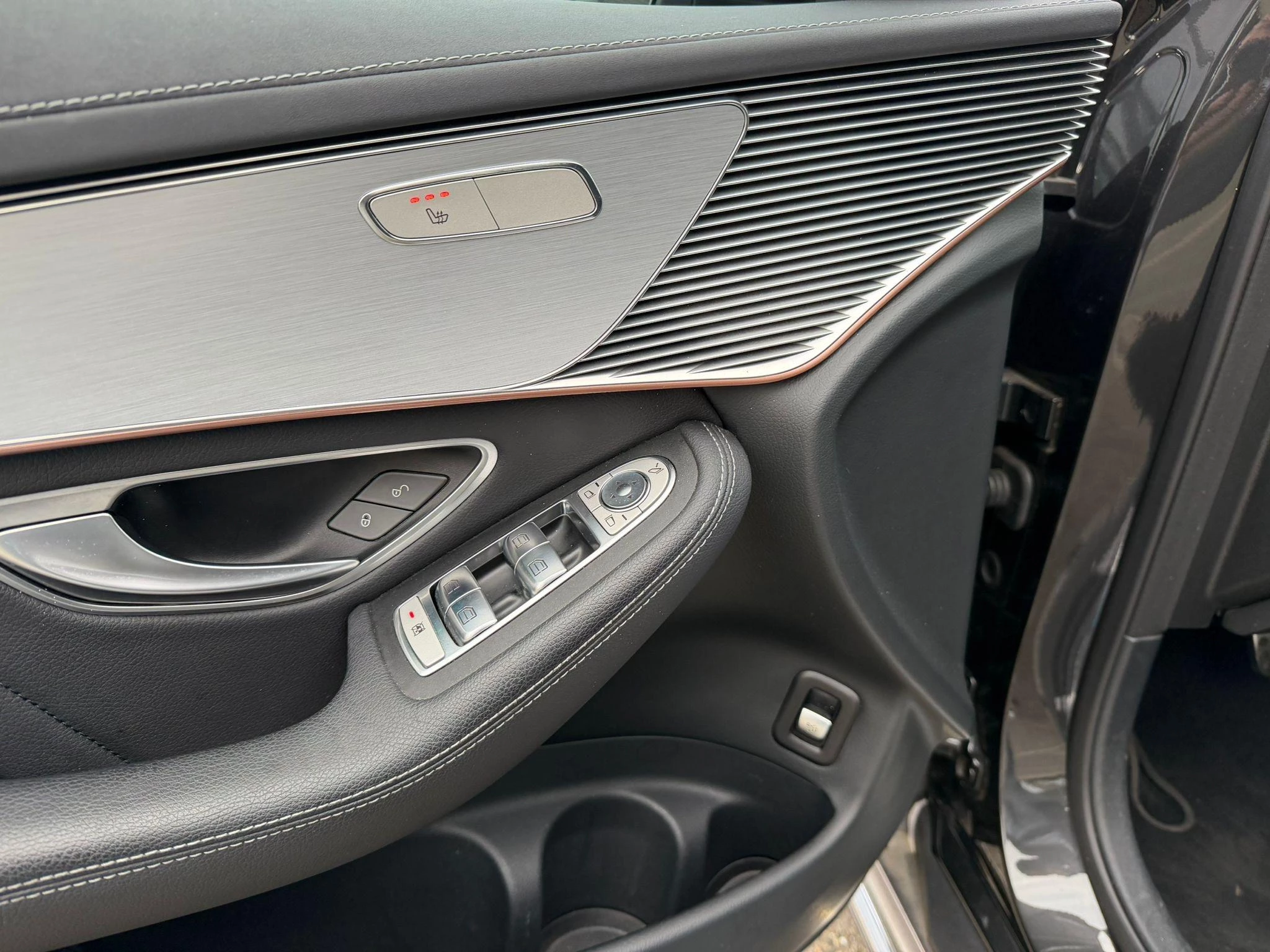 Hoofdafbeelding Mercedes-Benz EQC