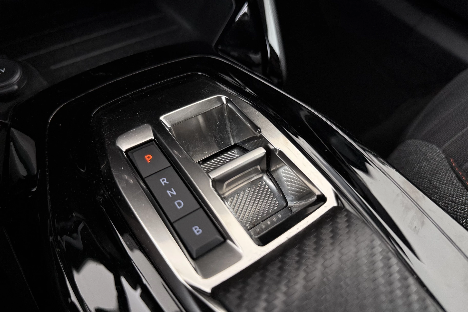 Hoofdafbeelding Peugeot e-2008